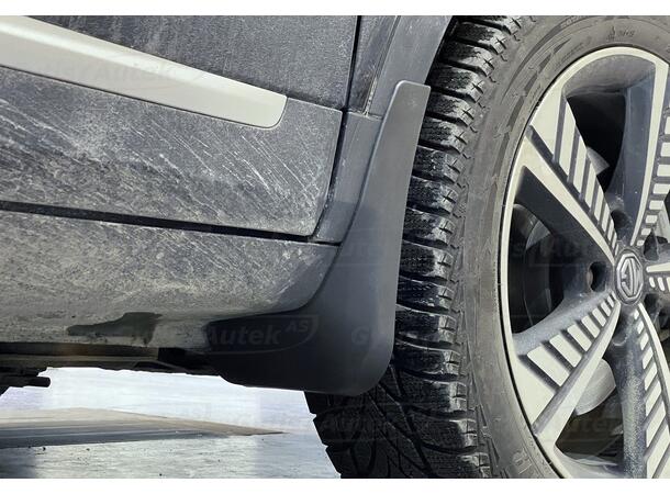 Skvettlapper. Foran. Plast MG ZS EV 2020-> 