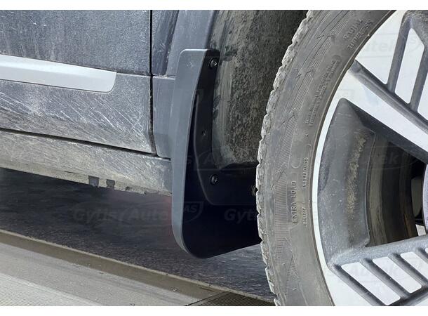 Skvettlapper. Foran. Plast MG ZS EV 2020-> 