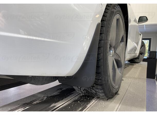 Skvettlapper | Tesla Model 3 2018-> | gytisautek.no