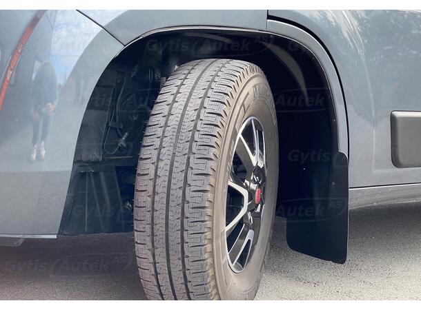Lokariskjermer med skvettlapper. Foran Peugeot Boxer 2015-> 