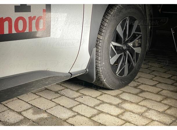 Skvettlapper. Foran og bak. Plast Subaru Solterra 2022-> 