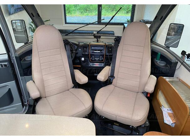 Bobil setetrekk. Beige Eura Mobil Aguti GIS-Liner 