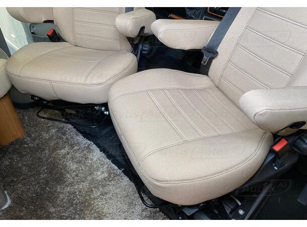 Bobil setetrekk. Beige Eura Mobil Aguti GIS-Liner 