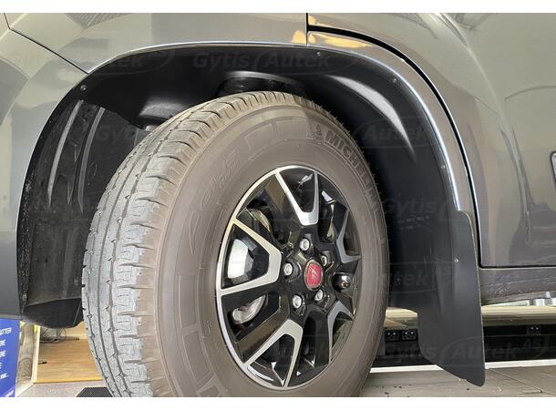 Lokariskjermer med skvettlapper. Foran Peugeot Boxer 2006-2014 