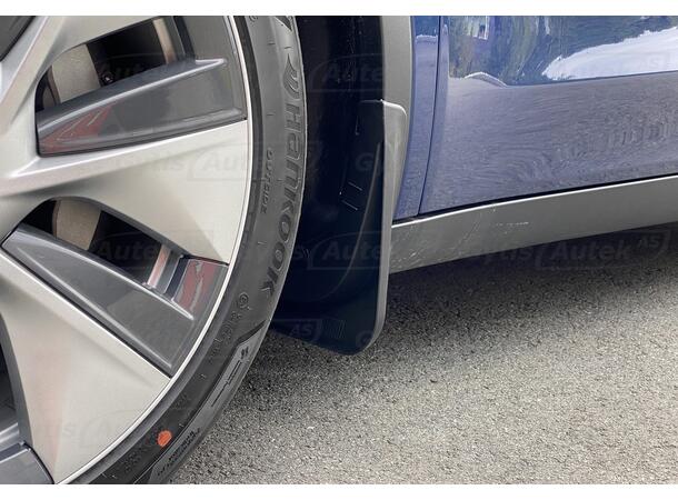 Skvettlapper | Tesla Model Y 2021-> | gytisautek.no