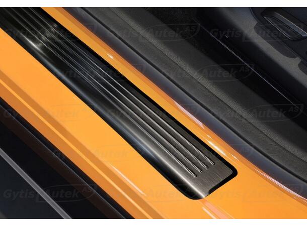 Dørterskelbeskyttere. Mørk. Stål MG4 2022-> 