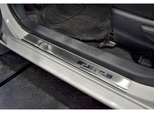 Toyota Yaris 2010-2014 | Innstigningslister |  gytisautek.no