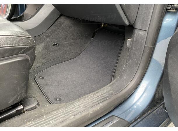 Gulvmatter i stoff til Volvo V40 2012-2019 | gytisautek.no