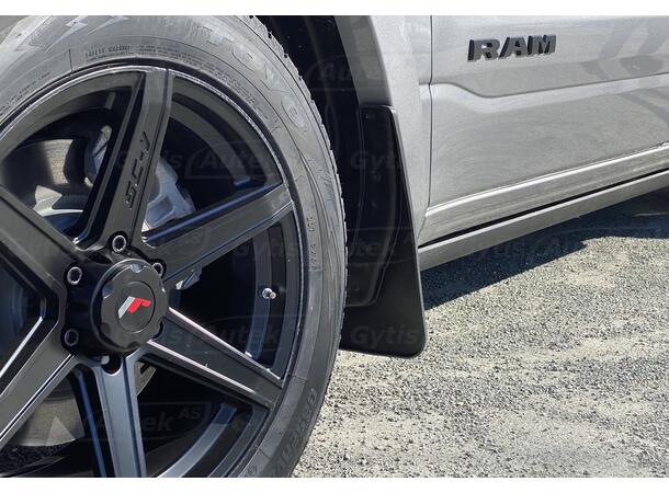 Skvettlapper til Dodge RAM 2019-> | 100% passform | gytisautek.no