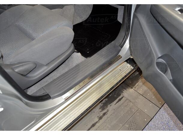 Toyota Hilux 2005-2011 | Innstigningslister |  gytisautek.no